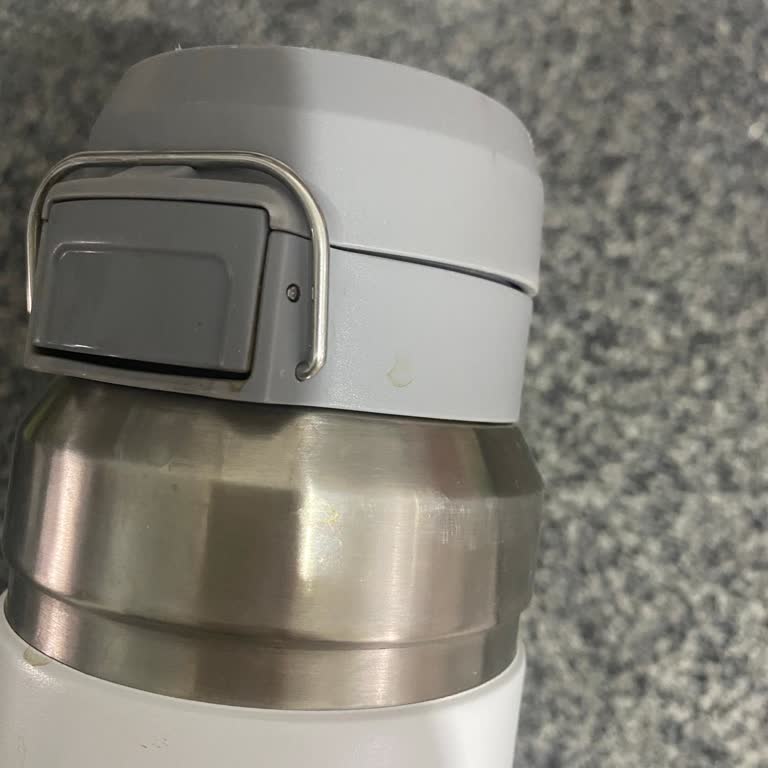 Stanley Termos Sıcak Tutmuyor, Kapağı Açılıyor