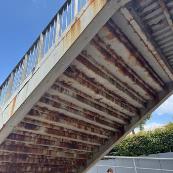 Beylikdüzü Metrobüs Üst Geçidi Çökme Tehlikesiyle Korkutuyor