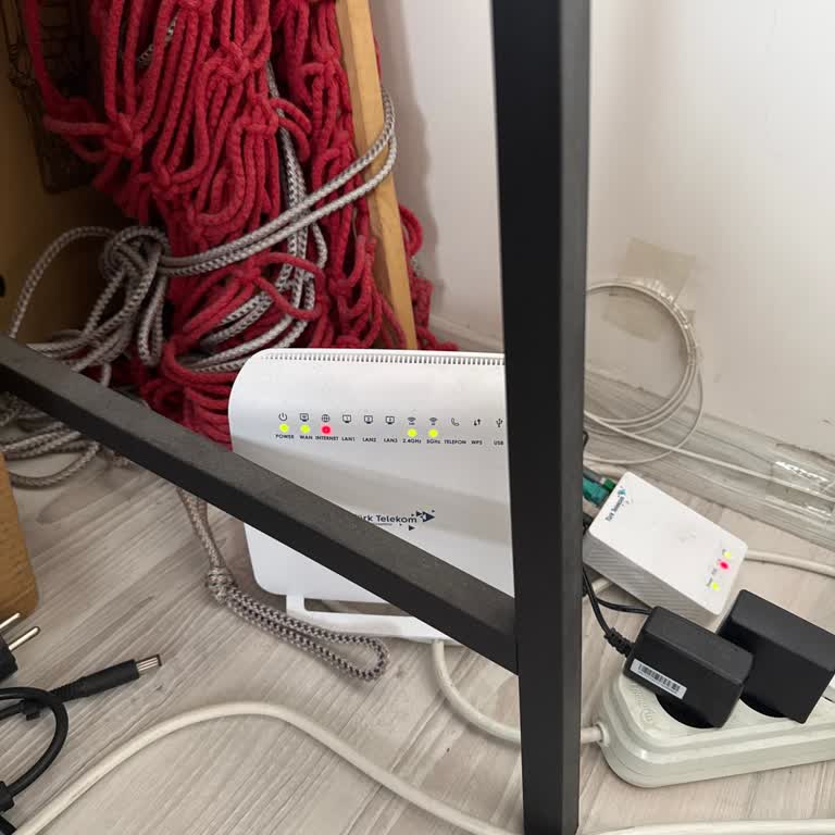 Sürekli İnternet Kesintisi Ve Yetersiz Müşteri Hizmetleri Nedeniyle Mağduriyet