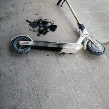Xiaomi Elektrikli Scooter Bataryası Gece Patladı, Can Güvenliğimiz Tehlikeye Girdi