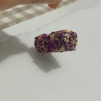 Lokumdan Çıkan Saç Misafirlerime Rezil Etti