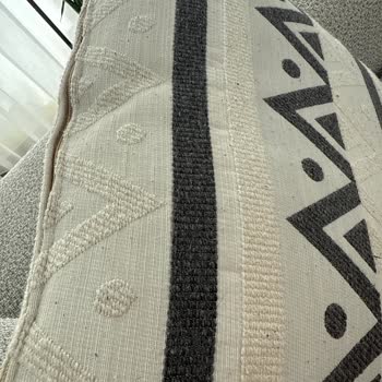 Koltuk Takımı Kırlentlerinde Sürekli Tüy Toplama Ve İlgisiz Servis