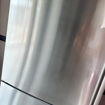 Bosch Buzdolabında Kendiliğinden Oluşan Inox Kaplama Çizgileri!