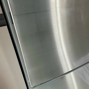 Bosch Buzdolabında Kendiliğinden Oluşan Inox Kaplama Çizgileri!
