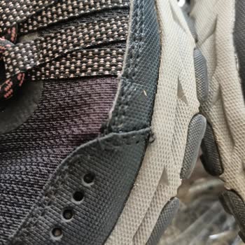 Skechers Ayakkabının Dikişleri 1 Ayda Patladı, Kullanıcı Hatası Denildi