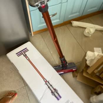 Aldığım Dyson Süpürgenin Borusu Ezik Çıktı Mağaza İlgisiz Kaldı