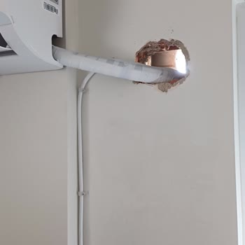 Klimanın Montajında Açılan Delik Ve Su Borusu Zararı Bir Aydır Giderilmiyor