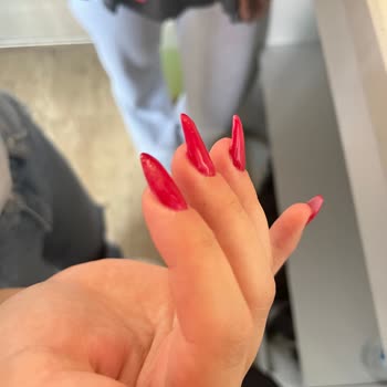 Kötü Manikür Deneyimi Ve Uzun Bekleme Süresi