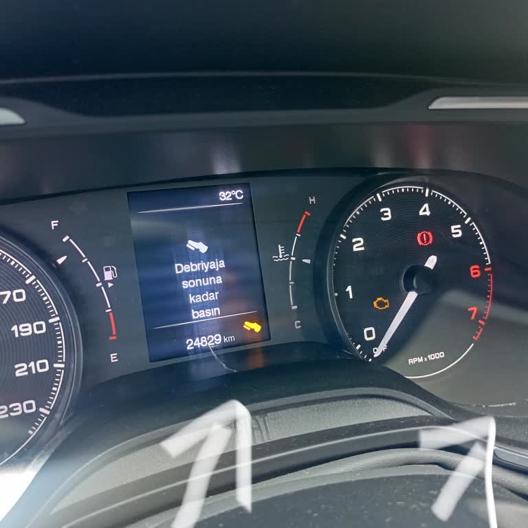 Fiat Egea Cross Gösterge Paneli Camında Garanti Kapsamı Dışında Kalan Çatlak Sorunu