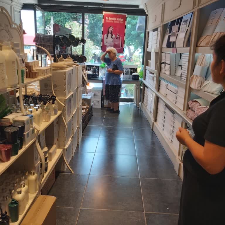 Göcek Madame Coco Mağazasında Klima Arızası Alışverişi Zorlaştırıyor