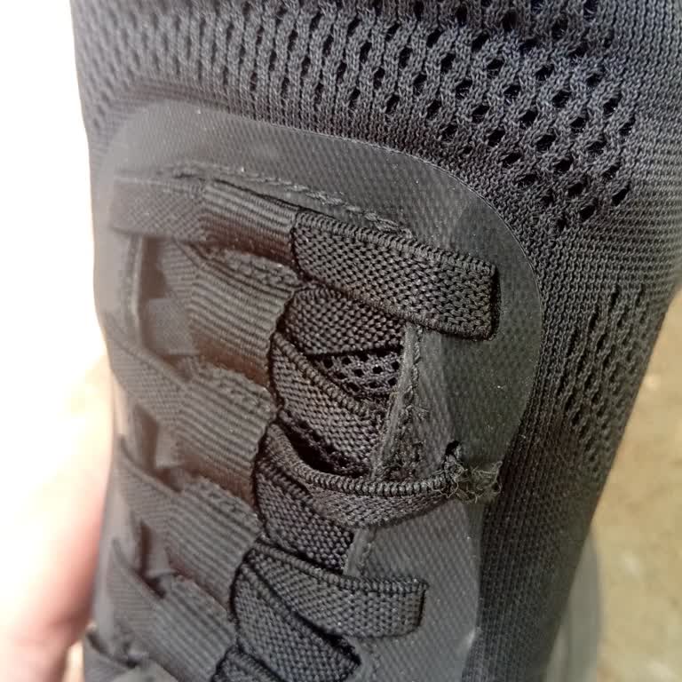 Az Kullanılan Skechers Ayakkabıda Bağcık Yırtılması Ve Yetersiz Mağaza İlgisi