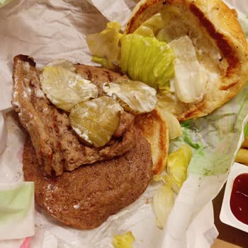 Burger King Siparişimde Eksik Ve Bozuk Köftelerle Karşılaştım