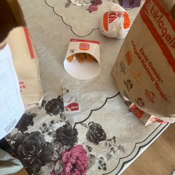 Kids Menüde Oyuncak Eksikliği Ve İletişim Sorunu