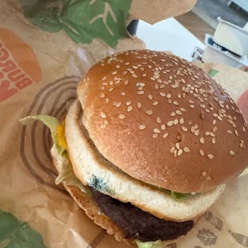 Küflü Ekmekle Gelen Sipariş Ve İlgisiz Çözüm Yaklaşımı