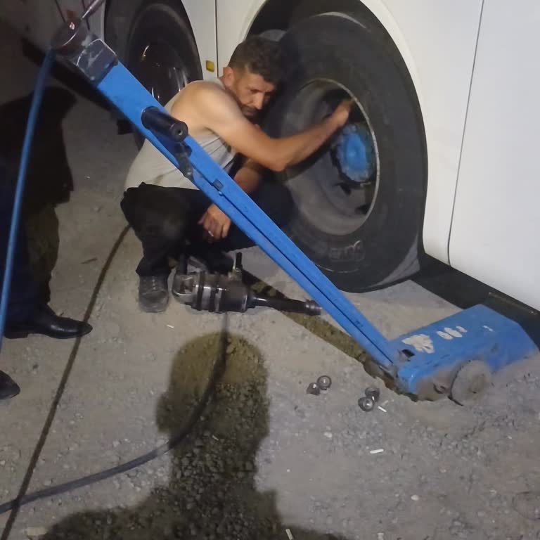 Sürekli Lastik Patlamasıyla 9 Saatlik Mağduriyet