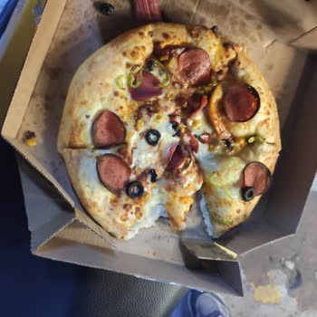 Soğuk Ve Çiğ Pizza İle Yaşadığım Hayal Kırıklığı