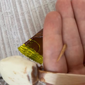 Aldığım Üründe Badem Yerine Tahta Parçası Çıktı: Şok Ve Hayal Kırıklığı