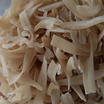 Taze Olması Gereken Erişte Bozuk Çıktı, Mağduriyetim Giderilsin!