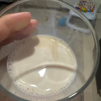 Laktozsuz Sütte Beklenmeyen Renk Sorunu Aileleri Endişelendiriyor