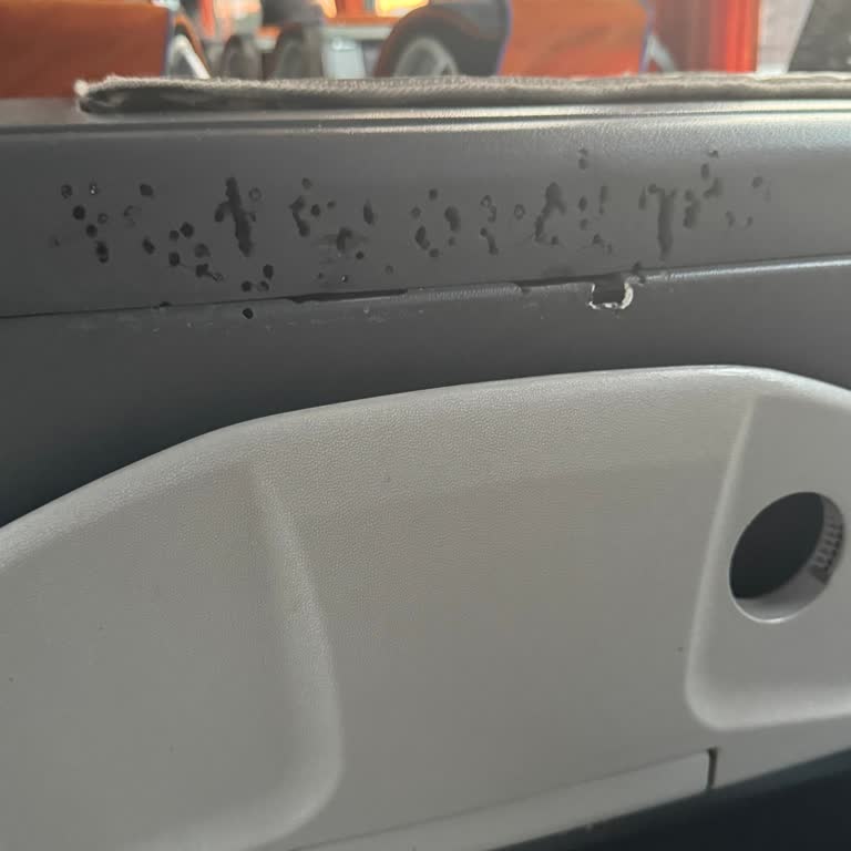 Antalya Net'te Eski Ve Kirli Otobüs, Kaba Personel Ve Sözde Wi-Fi Hizmeti