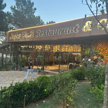 Garsonların Tutumu Ve Müşteri Memnuniyetsizliği Nefes Vadi Restaurantta Rahatsızlık