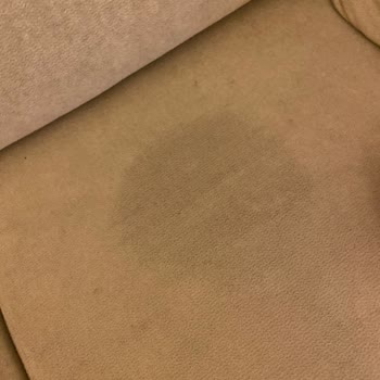 Leke Tutmaz Kumaşlı Koltukta Beklenmedik Lekelenme Sorunu