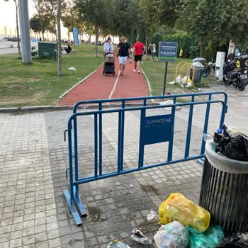 Caddebostan Sahilinde Artan Çevre Kirliliği Ve Yetersiz Temizlik