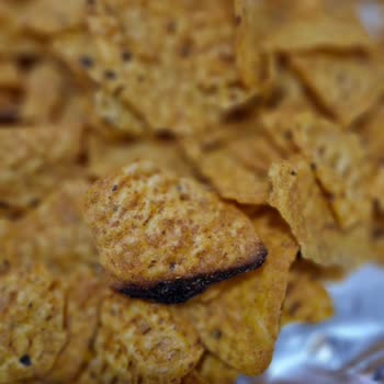 Patos Taco Baharatlı Cips Paketinde Yanık Ve Siyah Cips Şoku