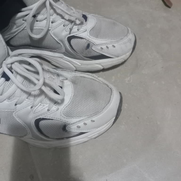 Kısa Sürede Yırtılan Ayakkabıya Ve Yetersiz Müşteri Hizmetine Çözüm Bekliyorum