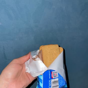 Aldığım Dondurmanın Bisküvisinin Yarısı Eksikti