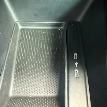 Serviste Cam Değişimi Sonrası Yetersiz Temizlik Ve Uzayan Teslim Süresi