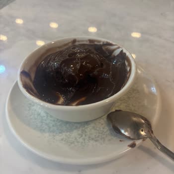 Alaçatı Muhallebicisi Lezzetsiz Tatlılar Ve İlgisiz Hizmetle Hayal Kırıklığı