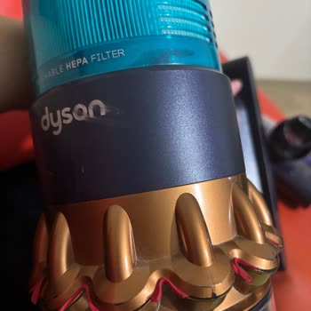 Yeni Alınan Dyson Süpürgede Silikon Ve Boya Soyulması Sorunu