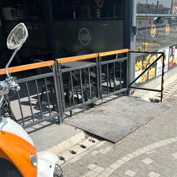 Bebekli Ve Engelli Girişi Kapalı: Starbucks'ta Erişime Engel!