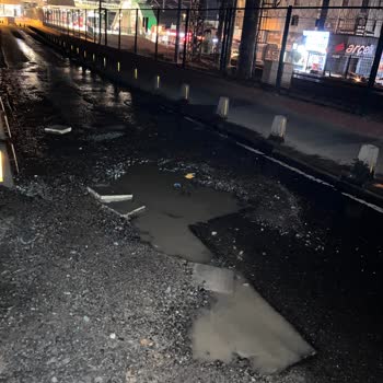 Küçükçekmece'deki Yol Sorunu Nedeniyle Aracımda Oluşan Maddi Hasar