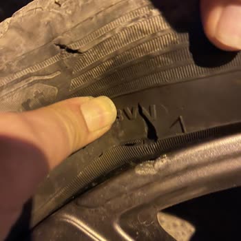 Küçükçekmece'deki Yol Sorunu Nedeniyle Aracımda Oluşan Maddi Hasar