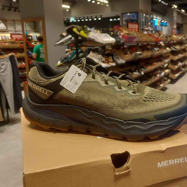 Kargoda Kaybolan Ayakkabılara Kimse Sahip Çıkmıyor