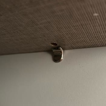 Gardırop Raf Tutamaçlarının Kırılması Ve Yedek Parça Sorunu