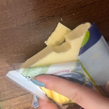 Kaşar Peynirinden Çıkan Kıl İle Büyük Hayal Kırıklığı Yaşadım