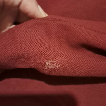 Yıkama Sonrası Tişörtte Gizli Dikiş Hatası Ve Yapışkan Leke Şoku