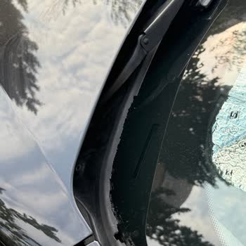 BMW F30 Ön Cam Fitili Kısa Sürede Parçalanıyor, Kalite Sorunu Yaşanıyor