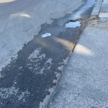 Kazı Sonrası Yolun Aylarca Onarılmaması Ulaşımı Ve Güvenliği Tehlikeye Atıyor