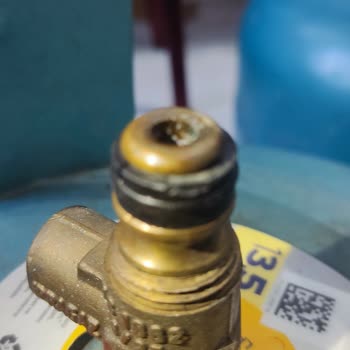 Yeni Alınan Tüpün Contası Eski Ve Çatlak Çıktı, Güvenlik Zafiyeti Yaşadım