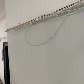 İnternet Kabloları Uzun Süredir Sarkık Ve Sorunum Çözülmüyor