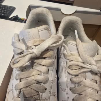 Kısa Sürede Yırtılan Ayakkabı, İlgisiz İnceleme: Hayal Kırıklığı