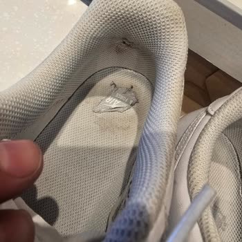 Kısa Sürede Yırtılan Ayakkabı, İlgisiz İnceleme: Hayal Kırıklığı