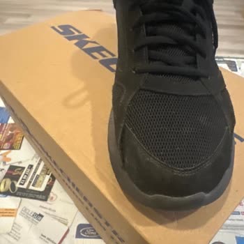 Kısa Sürede Yırtılan Skechers Ayakkabıya Garanti Desteği Sağlanmadı
