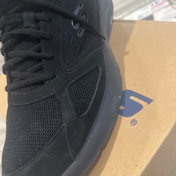 Kısa Sürede Yırtılan Skechers Ayakkabıya Garanti Desteği Sağlanmadı