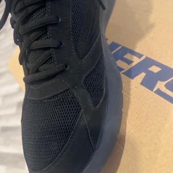 Kısa Sürede Yırtılan Skechers Ayakkabıya Garanti Desteği Sağlanmadı