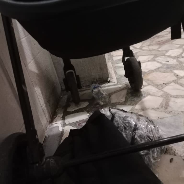 Bebek Arabasının Alt Sepet Demiri Koptu, Satıcıdan Geri Dönüş Alınamıyor